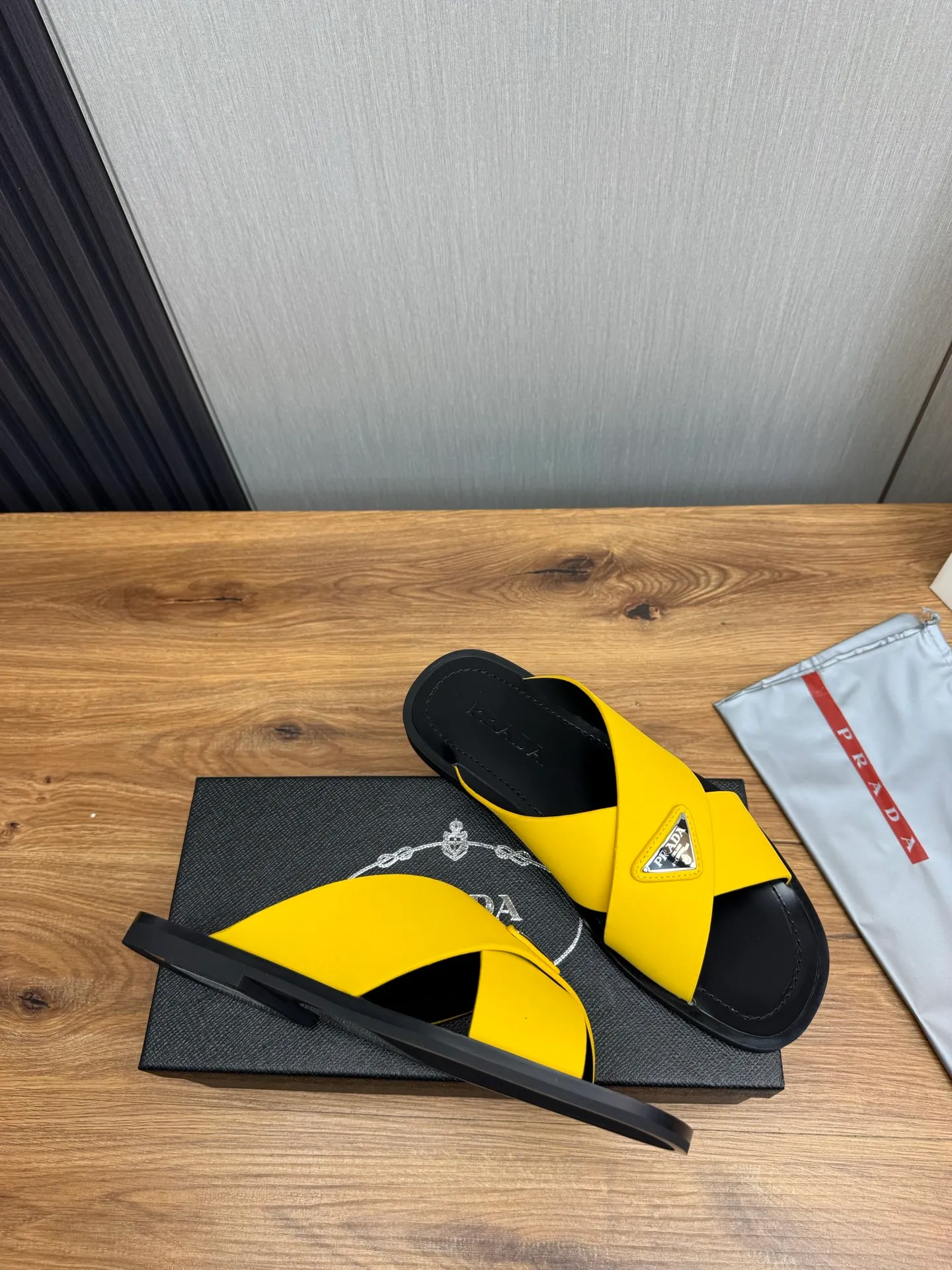 Factory price 340💰 ＰＲＡＤＡPrada - popular men's slippers hot sale 🔥 🩴Official website one to one production 38-45 sizes 45 46 🉑️Customized!